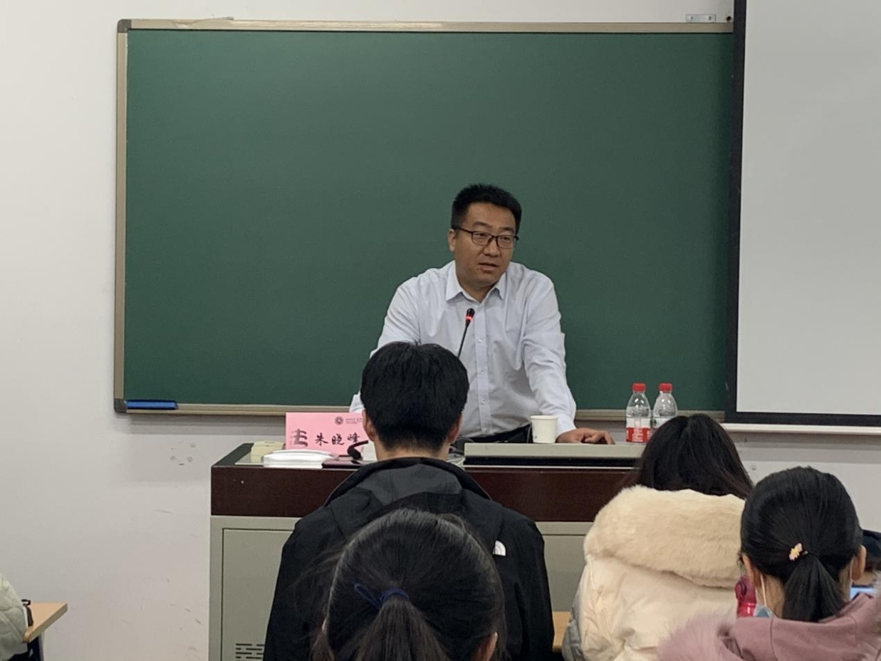 图片包含 人, 室内, 男人, 前

描述已自动生成